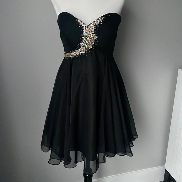 Alyce Paris Black Strapless A-line Dress 🖤 - Picture 2 of 9